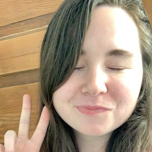 Meet your Posher, Holly